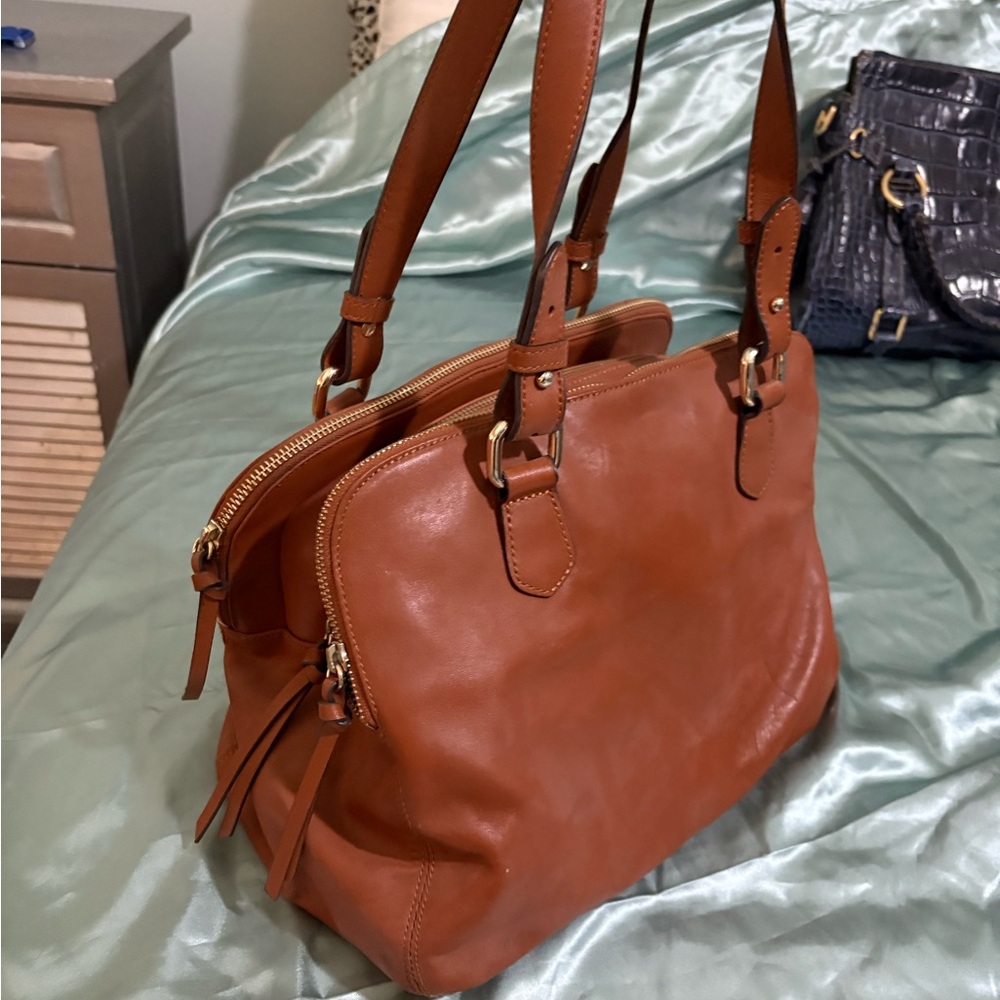 Isaac Mizrahi Brown Leather Shoulder Bag with Structured Design